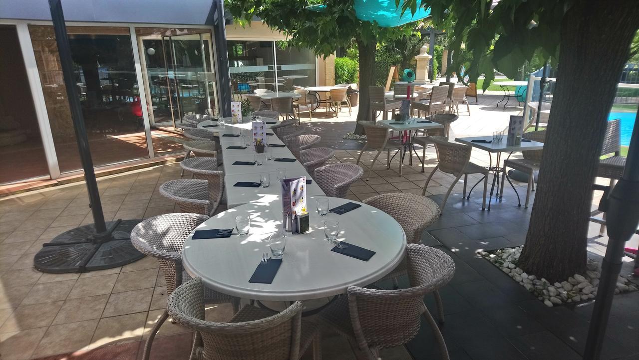 Logis Hotel Restaurant Uzes Pont Du Gard Екстер'єр фото